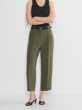 Aritzia The Effortless Pant Cropped - Crepette Dark Olive Size 0